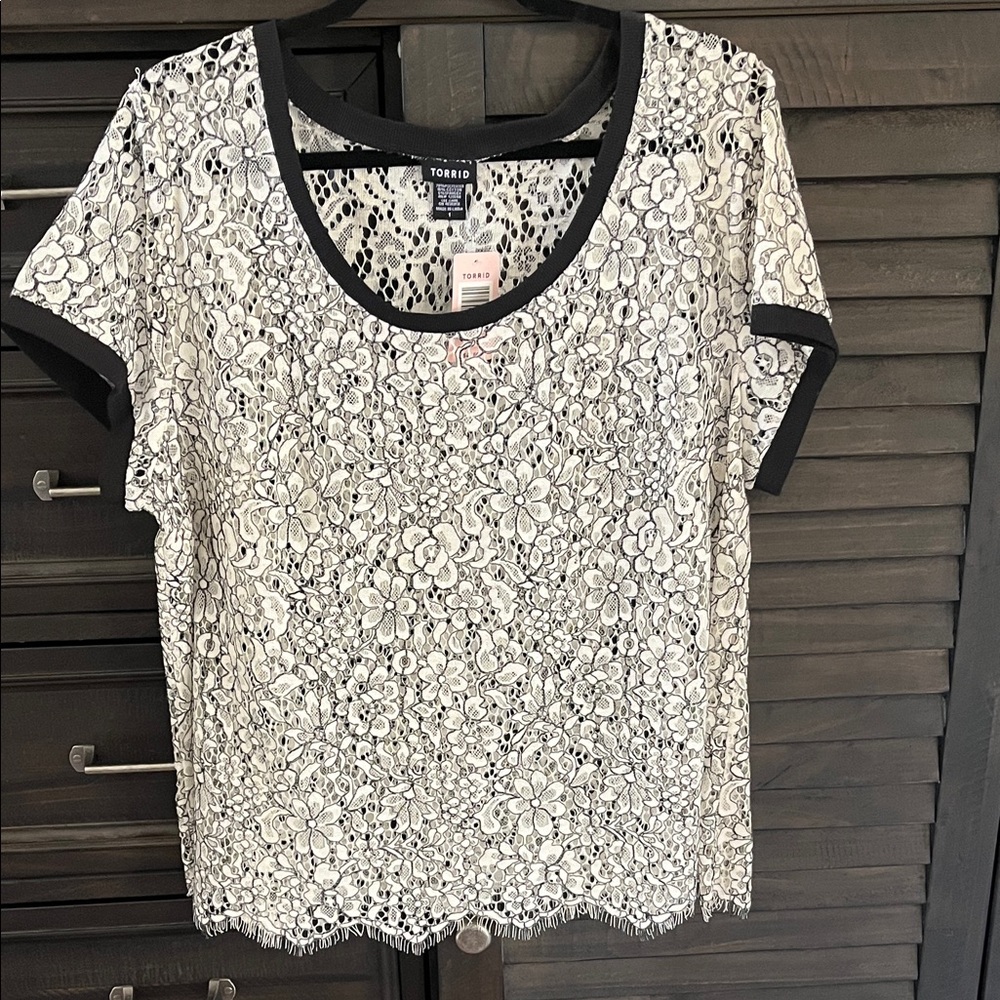 Torrid NWT Black and White Lace Floral Top